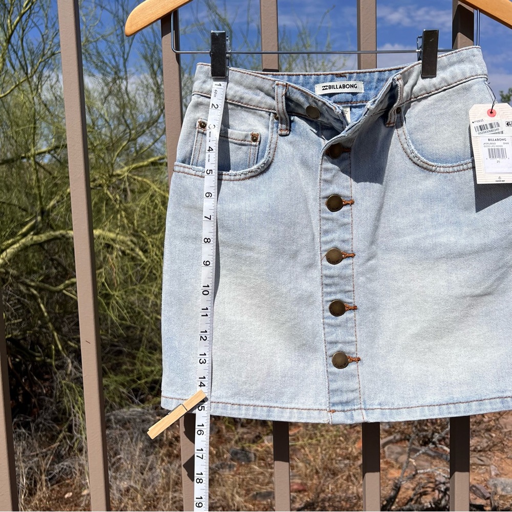⬇️💲Billabong NWT Women’s Denim Button Down Skirt Size 25 Lighter Denim 💯% Cotton - Picture 6 of 11